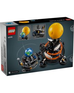 LEGO Technic: Planeta Pamant si Luna pe orbita